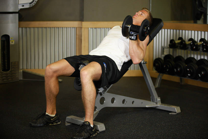 Alternate Incline Dumbbell Curl demonstration frame 1