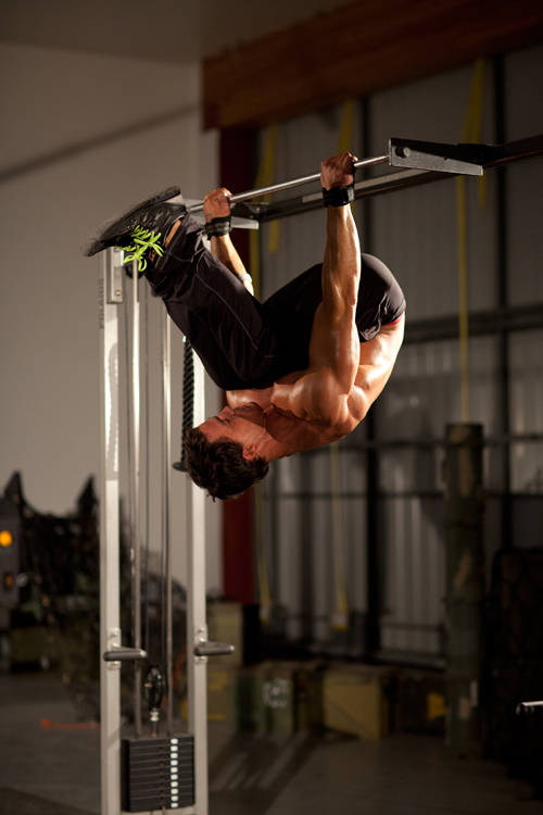 Bodyweight Mid Row demonstration