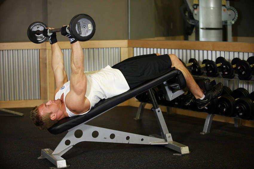 Decline Close-Grip Bench To Skull Crusher demonstration