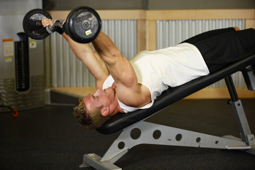 Decline EZ Bar Triceps Extension demonstration