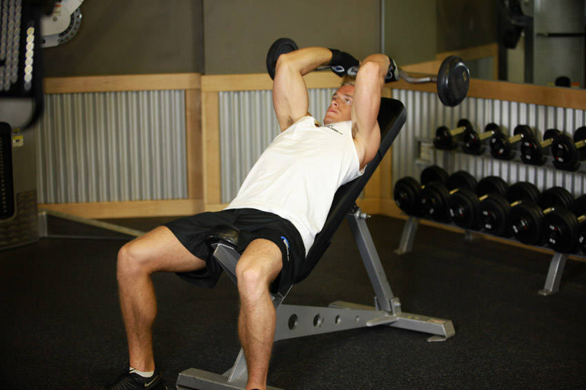 Incline Barbell Triceps Extension demonstration