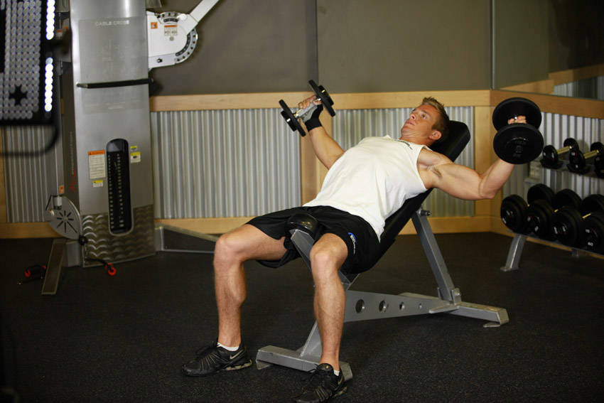 Incline Dumbbell Flyes - With A Twist demonstration